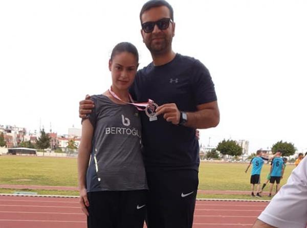 Mersin ilinde gerçekleşen Özel Sporcular Atletizm Türkiye Şampiyonasında İlimizi temsil eden öğrencimiz Semanur AKALIN, şampiyonada 2 madalya alarak gururumuz oldu.