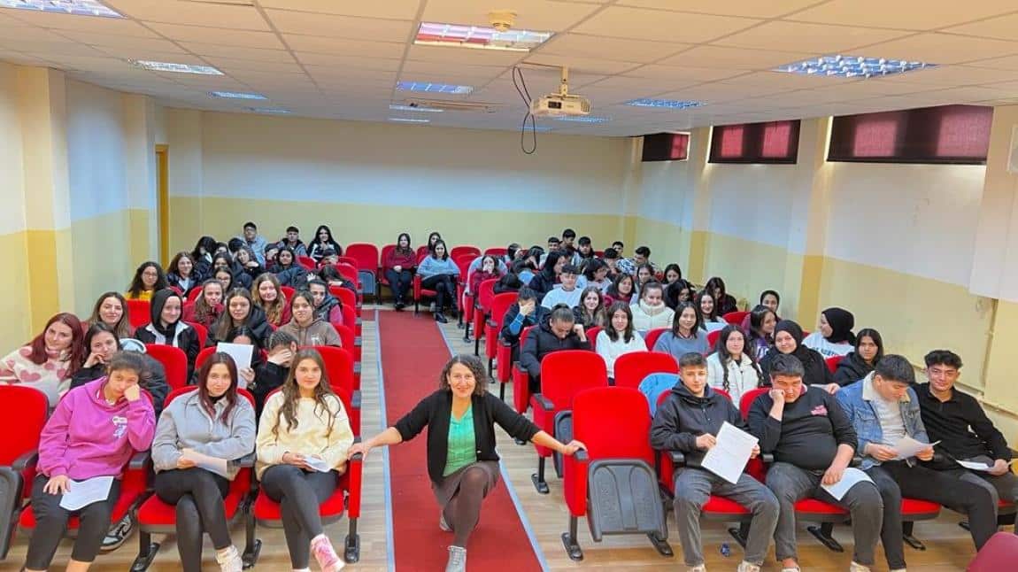 Okulumuz öğrencilerine sınav kaygısı ve YKS  stratejileri konulu seminer verildi.